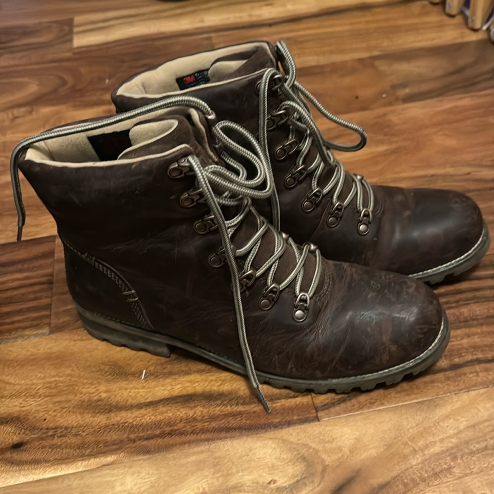Women’s Kodiak warm lace up boots size 11